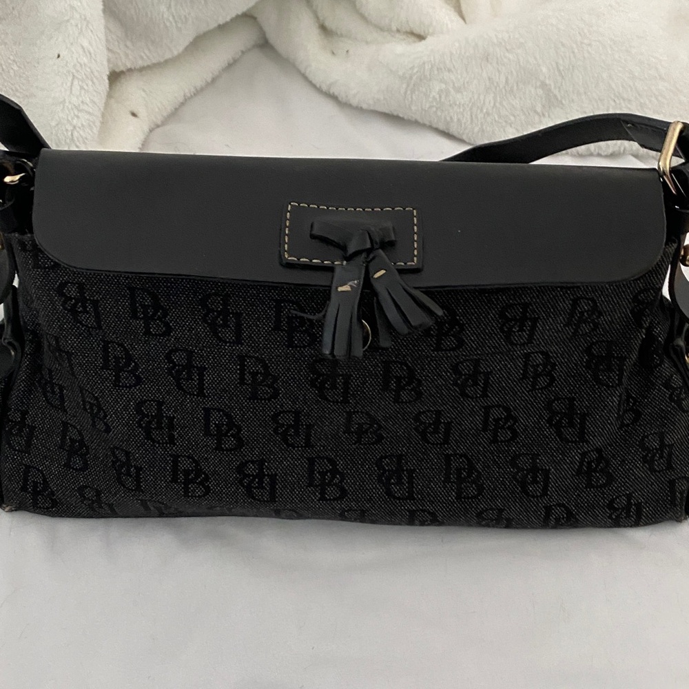 Vintage Dooney and bourke vintage tassel bag- black. A little wear on corners